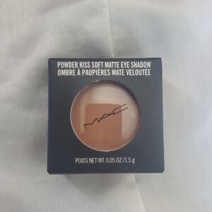 What Clout Powder Kiss Soft Matte Eyeshadow MAC Cosmetics